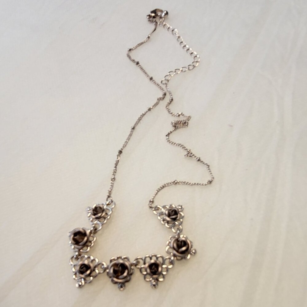 Vintage Rose Gold Toned Rosette Necklace Delicate Floral Romantic Gardencore